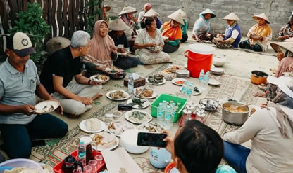 ganjar-pranowo-sosok-pemimpin-yang-berbaur-dan-sangat-dekat-dengan-rakyat